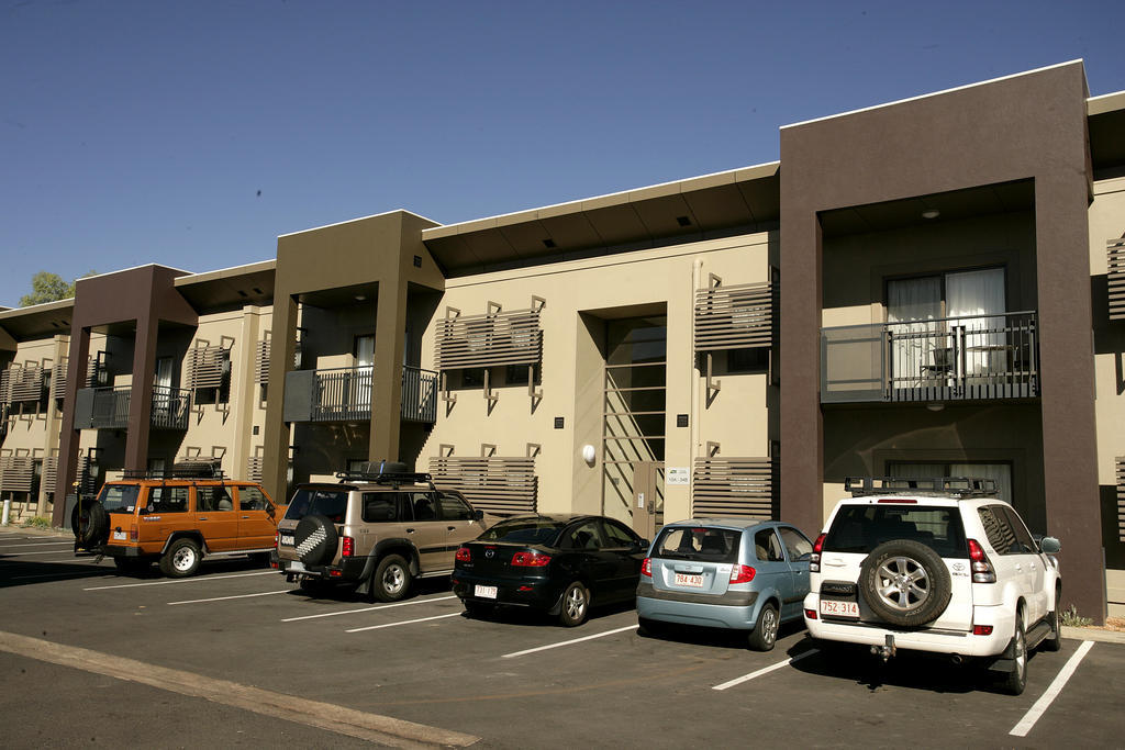 Quest Alice Springs Aparthotel Bagian luar foto